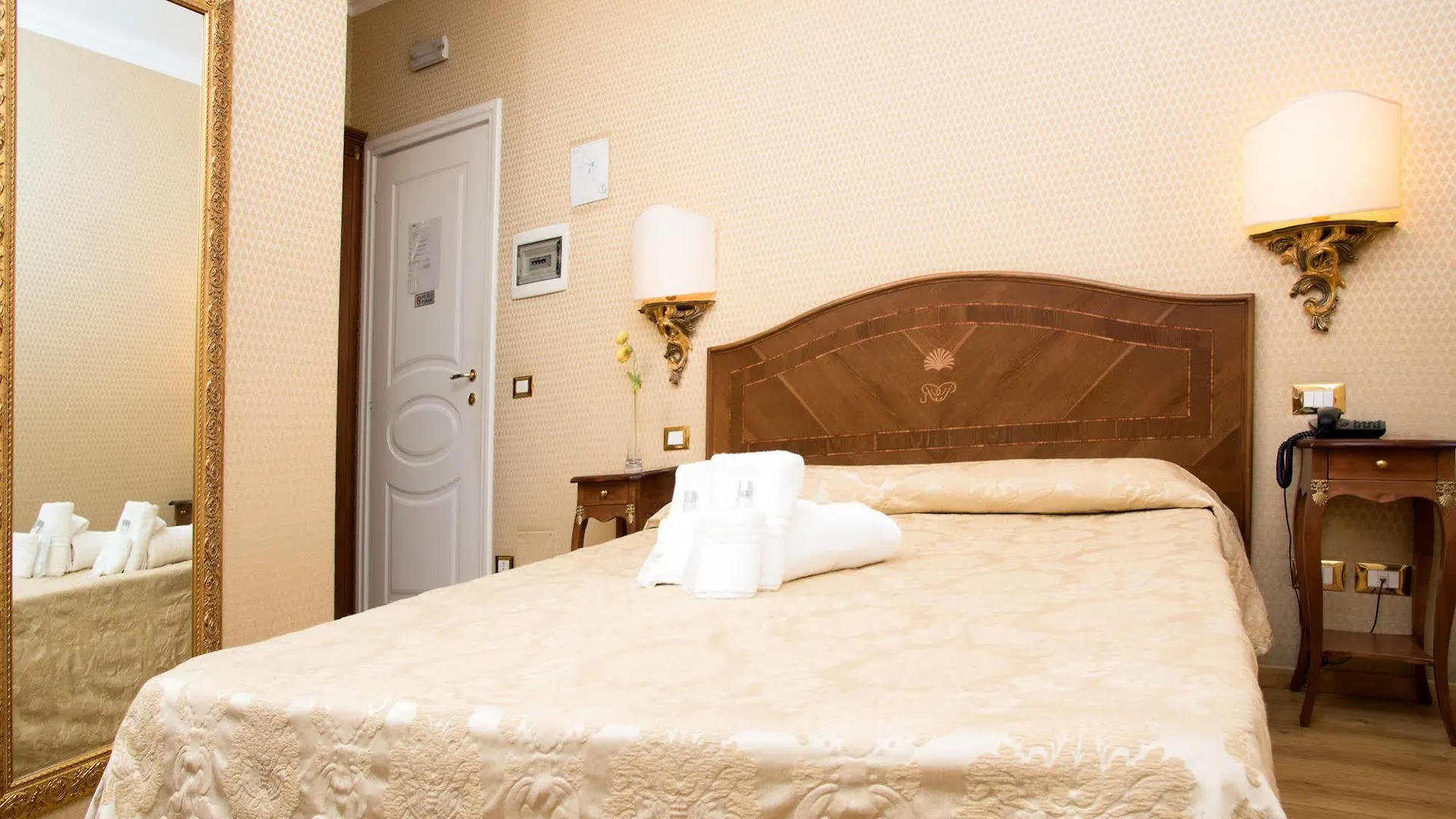 Bq House Trevi Luxury Rooms Rome 3*,